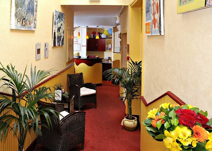 Citotel Le Plat D'etain Hotel 2*